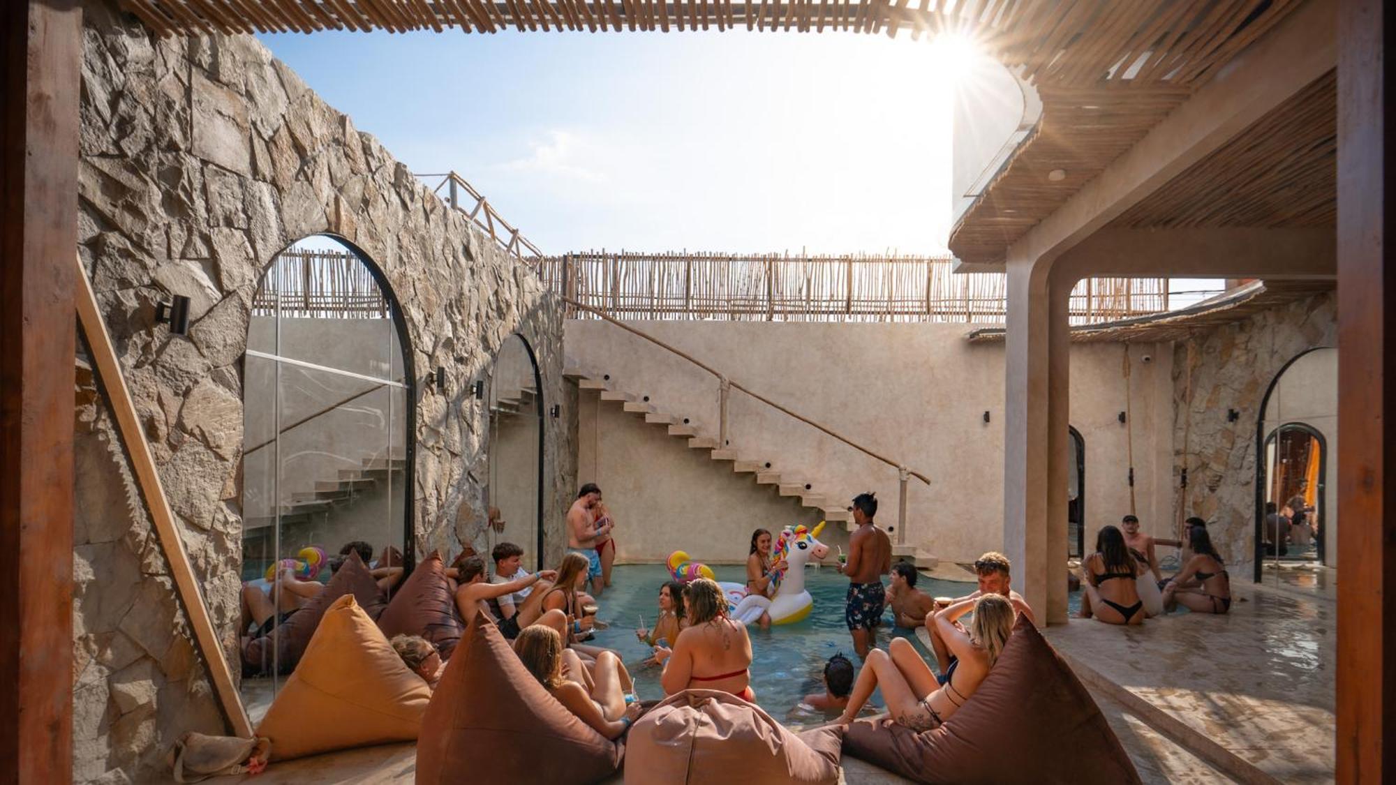 Atlas Gili Party Hostel Gili Trawangan Zewnętrze zdjęcie